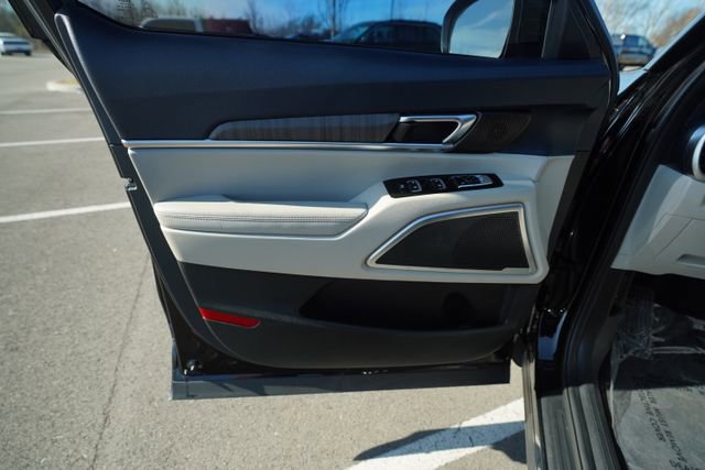 Used 2024 Kia Telluride EX w/ EX Captain's Chair Package image 14