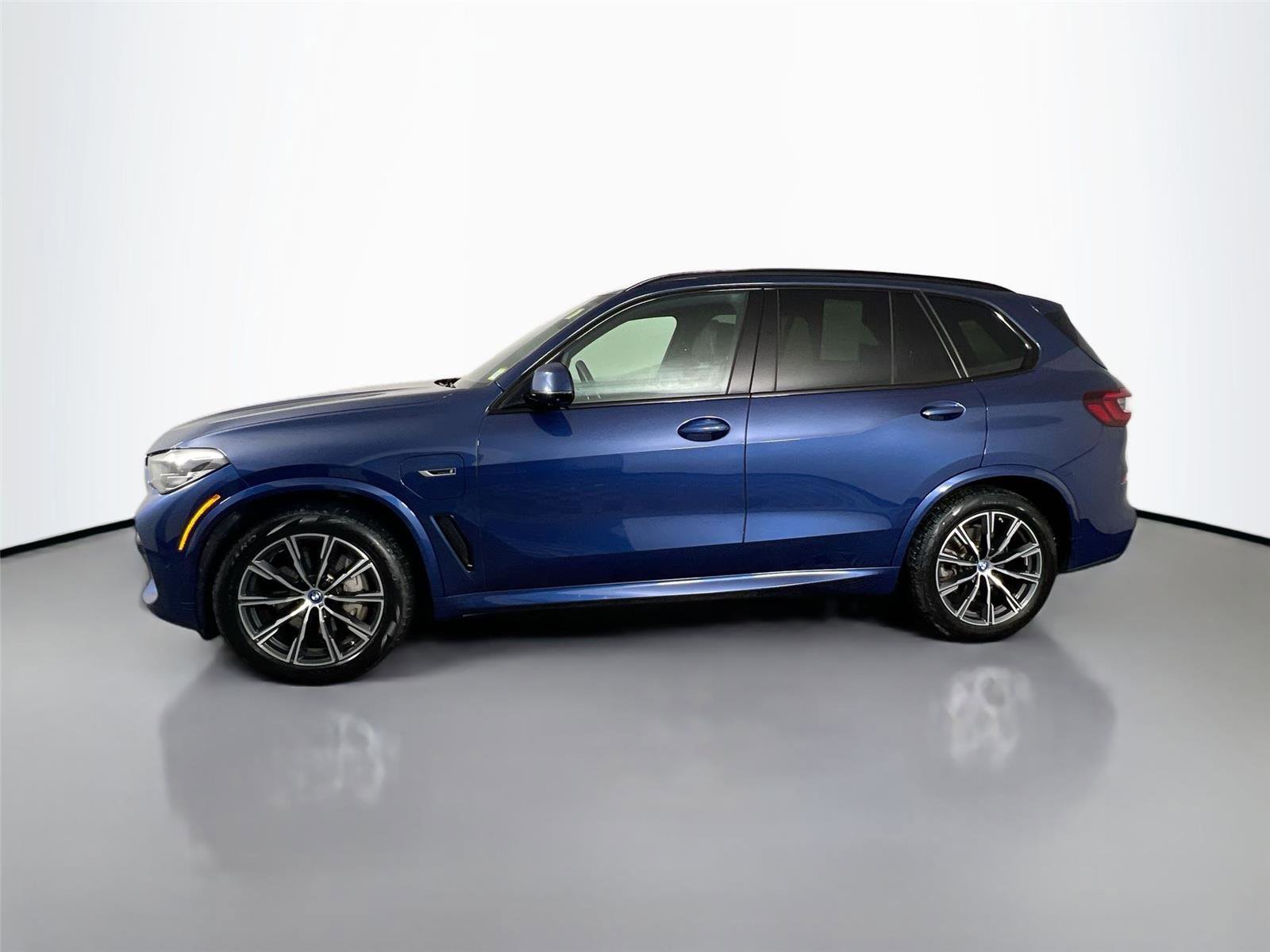 Used 2023 BMW X5 xDrive45e w/ M Sport Package image 3