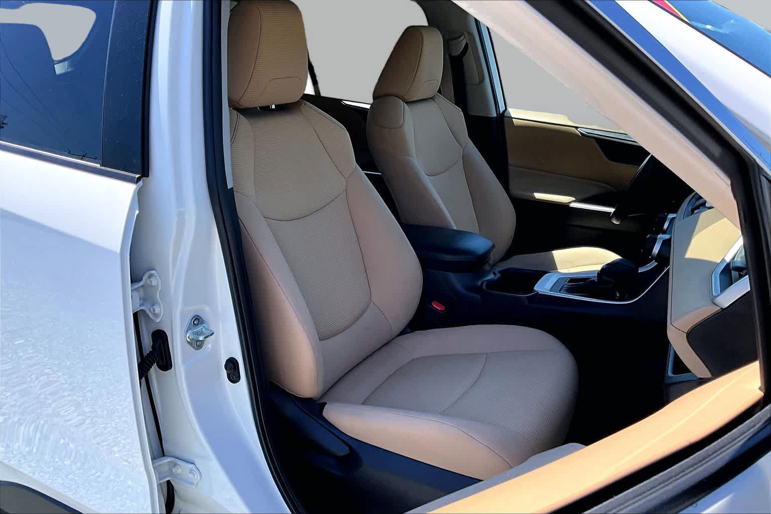 Certified 2023 Toyota RAV4 LE AWD/4WD image 16