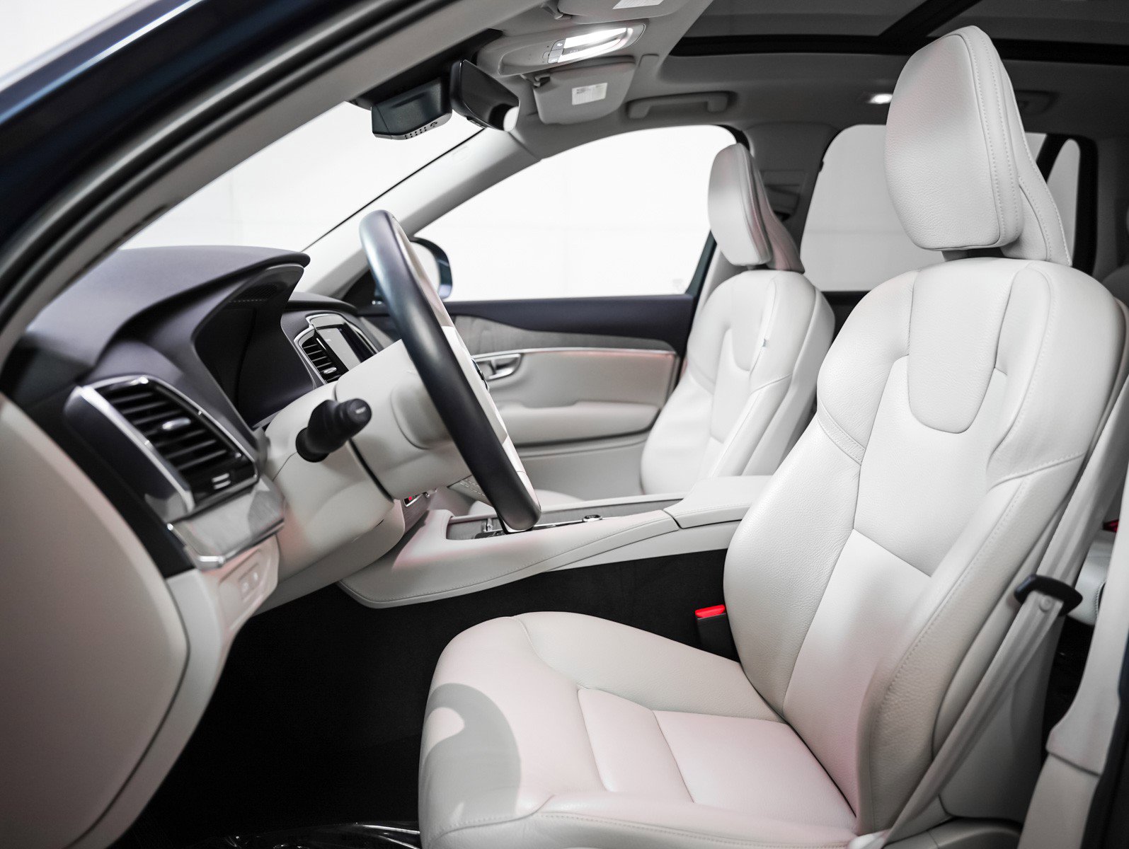 Used 2023 Volvo XC90 T8 Plus image 8