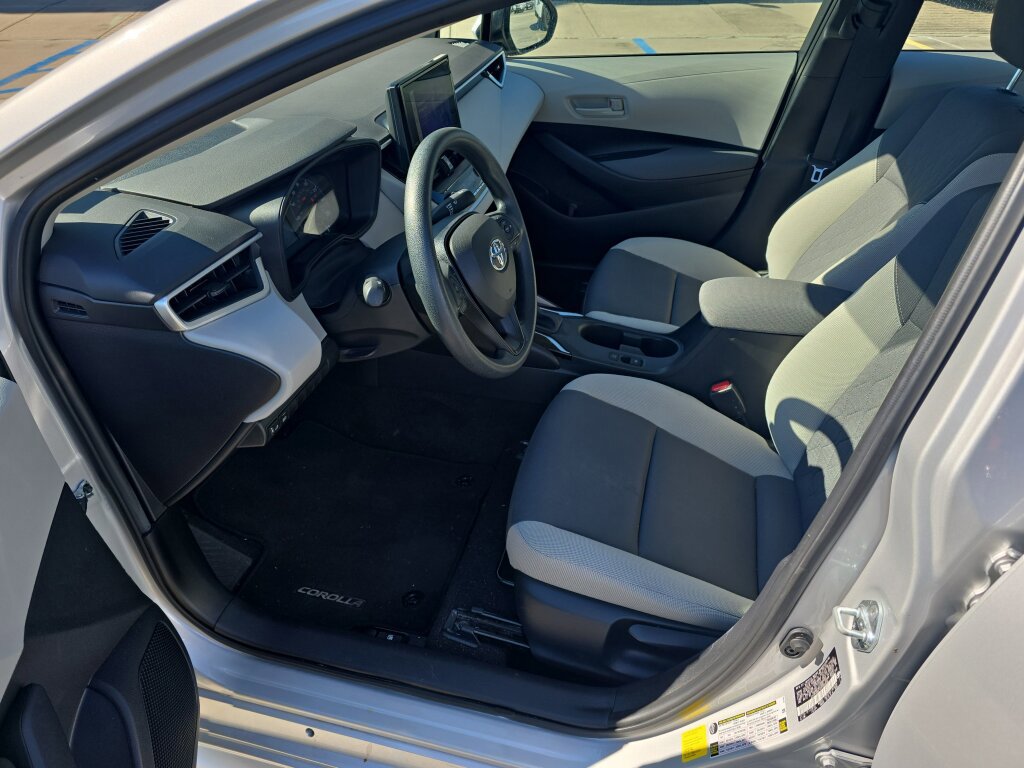 Used 2023 Toyota Corolla LE image 12