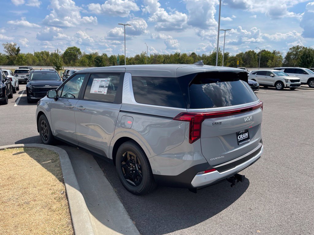New 2027 Kia Carnival FWD image 5