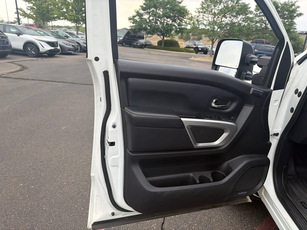Used 2018 Nissan Titan PRO-4X w/ Pro-4x Convenience Package AWD/4WD image 6