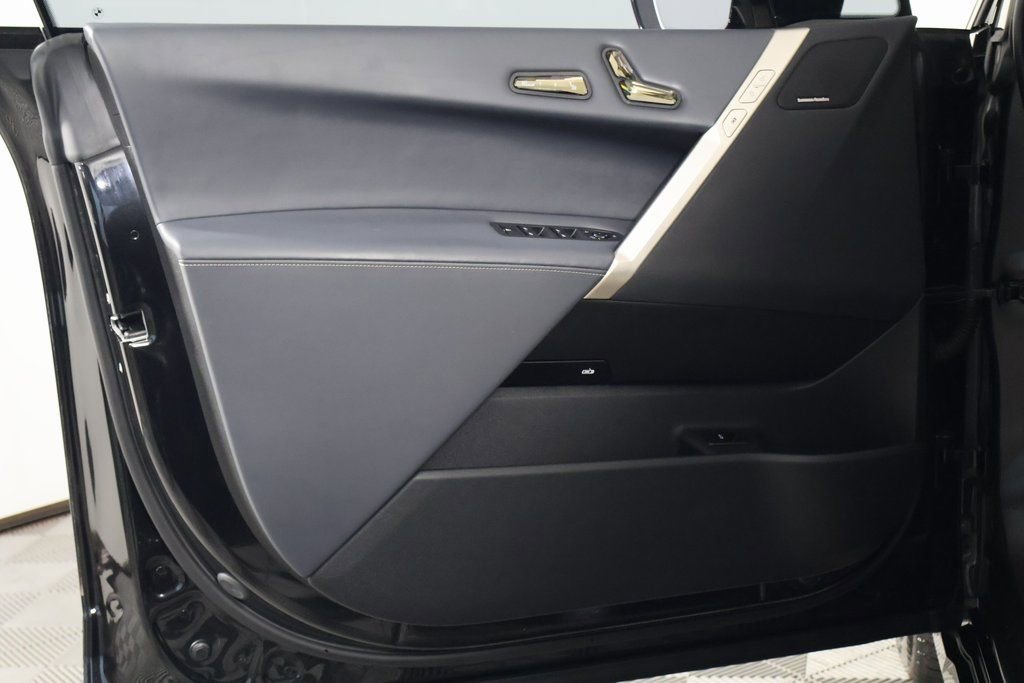 Used 2024 BMW iX xDrive50 w/ Premium Package image 12