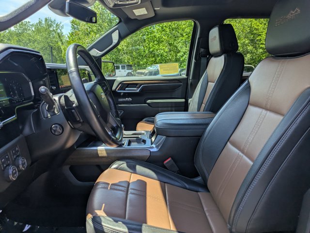 Used 2023 Chevrolet Silverado 1500 High Country AWD/4WD image 17