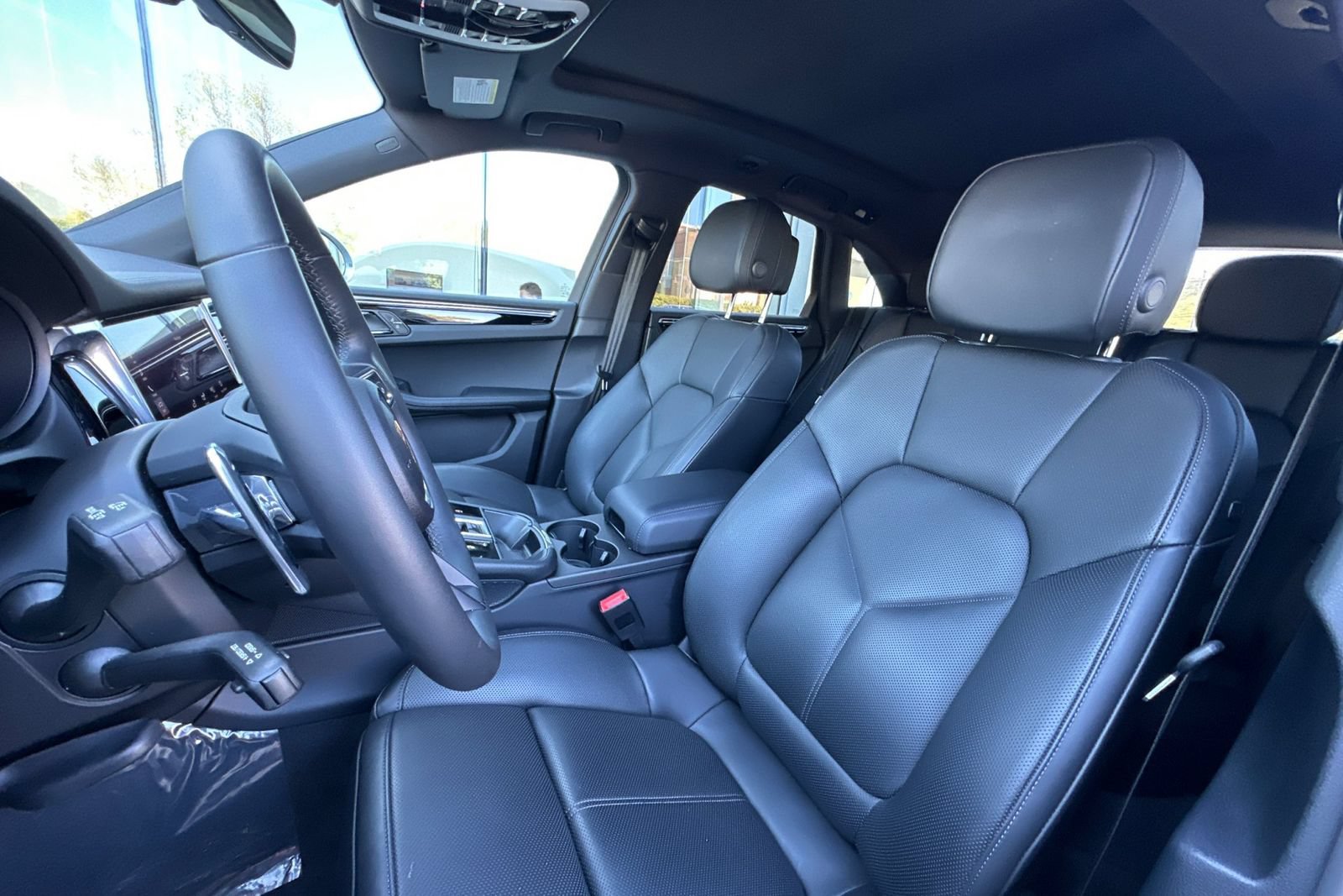 Used 2025 Porsche Macan AWD/4WD image 5