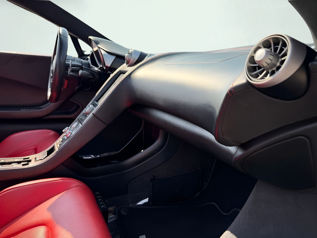 Used 2015 McLaren 650S Spider RWD image 26