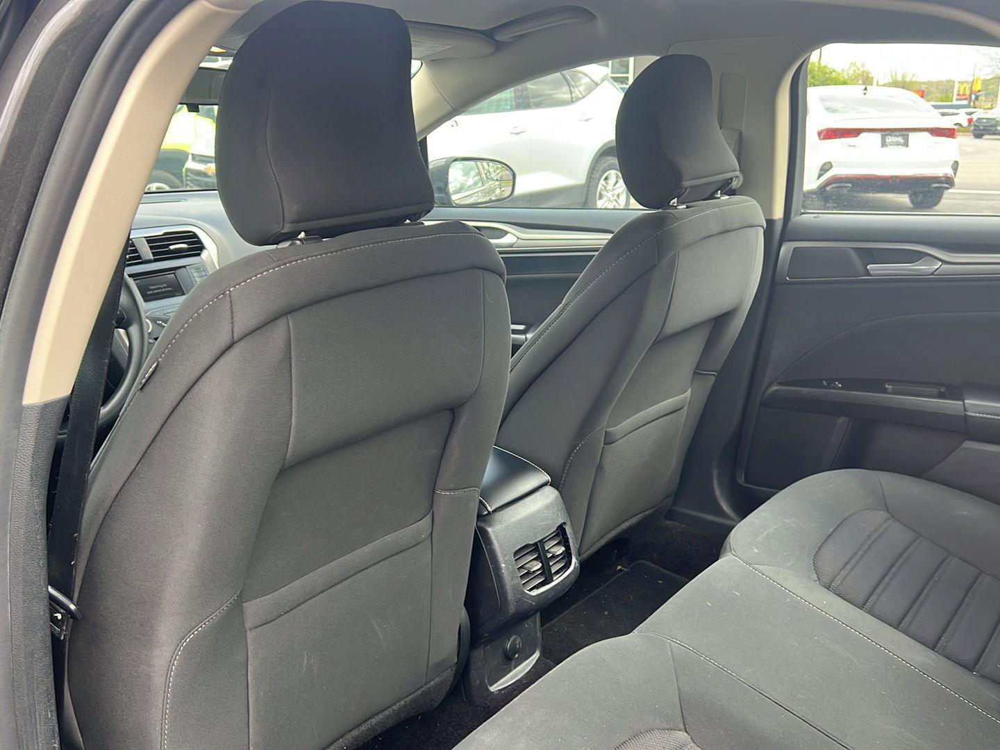 Used 2017 Ford Fusion SE FWD image 15