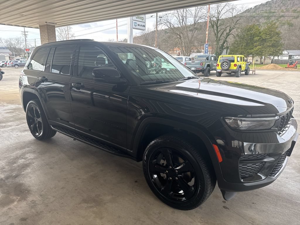 New 2025 Jeep Grand Cherokee 4WD image 3
