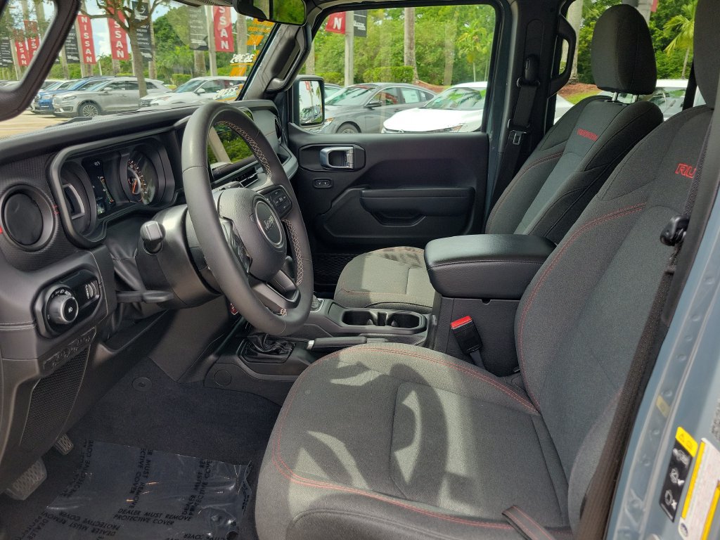 Used 2025 Jeep Wrangler Unlimited Rubicon AWD/4WD image 19