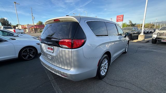 Used 2023 Chrysler Voyager LX FWD image 4