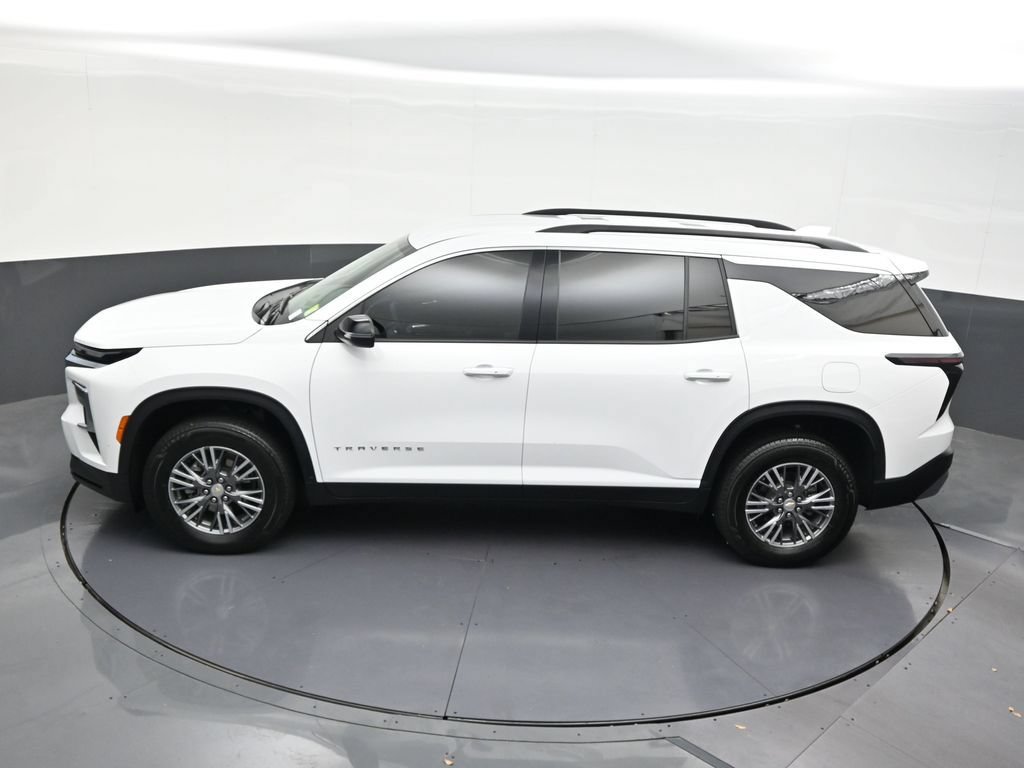 Used 2025 Chevrolet Traverse LT FWD image 18