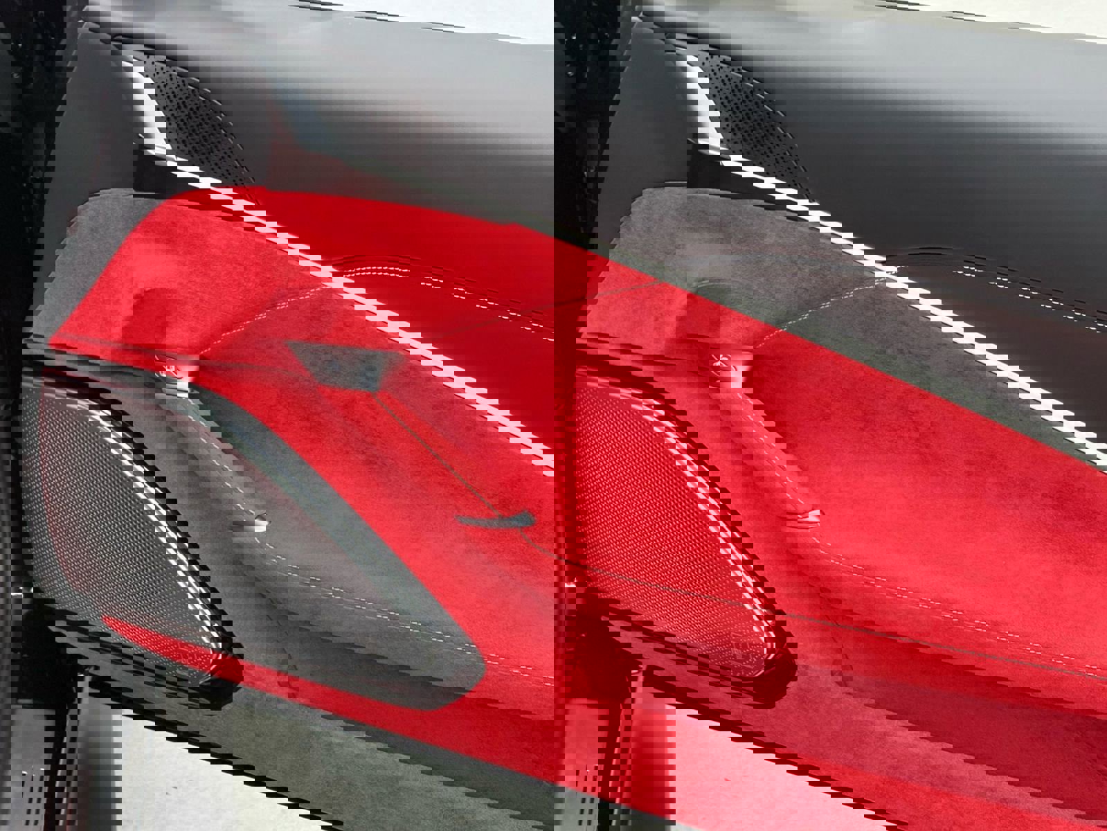 Used 2025 Ferrari Roma Spider image 33