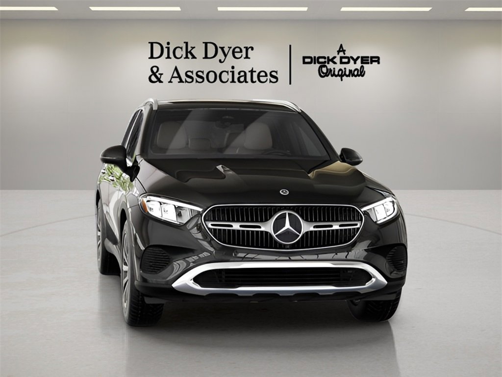 Used 2025 Mercedes-Benz GLC 300 4MATIC image 30