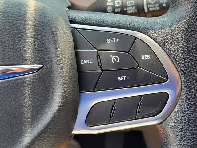 Used 2019 Chrysler Pacifica Touring Plus w/ Tire & Wheel Group FWD image 24