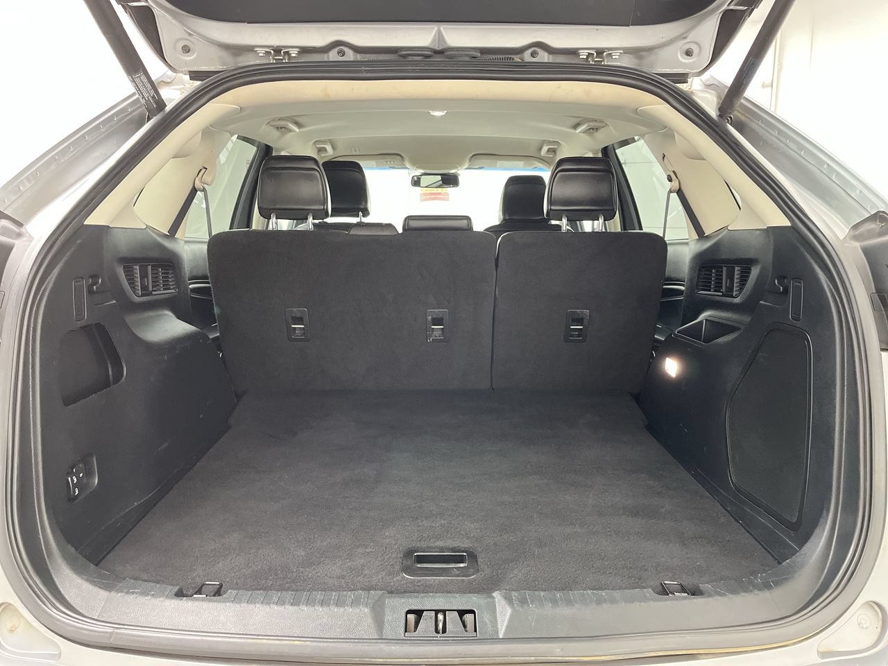 Used 2020 Ford Edge Titanium AWD/4WD image 30
