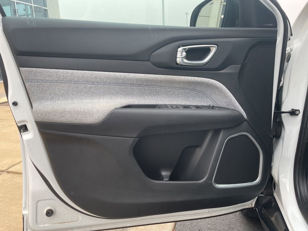 Used 2024 Jeep Compass Latitude image 9