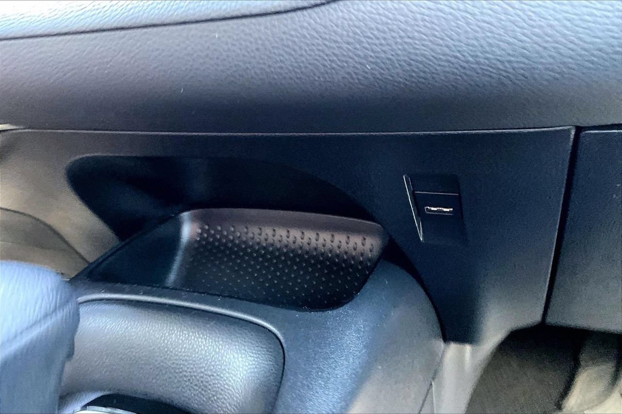 Used 2022 Toyota Corolla LE FWD image 15