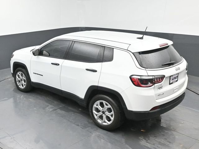Used 2025 Jeep Compass Sport image 33