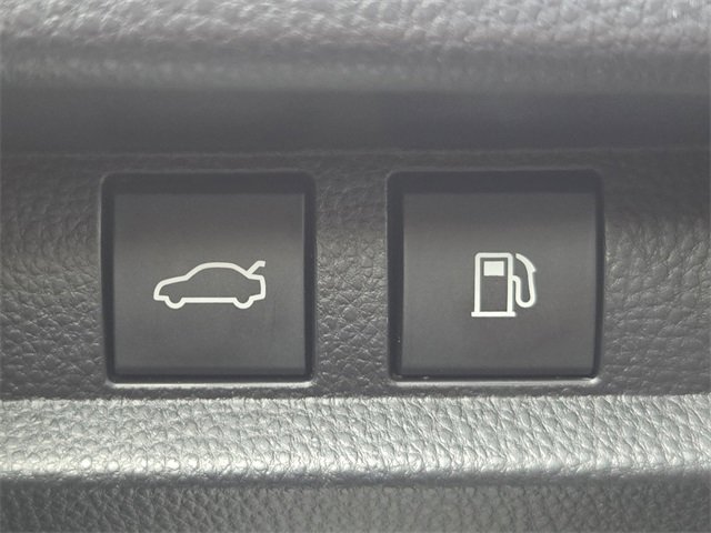 Used 2025 Toyota Crown Limited image 27