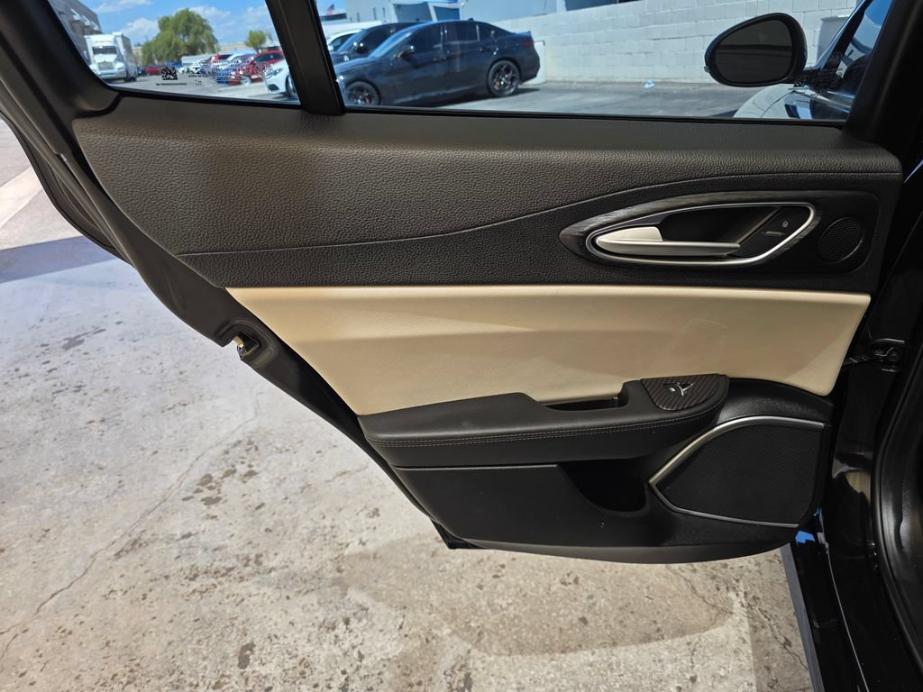 Used 2019 Alfa Romeo Giulia RWD image 16