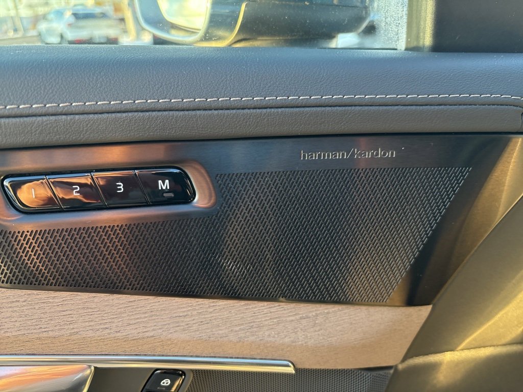 Certified 2025 Volvo XC90 B6 Plus image 19