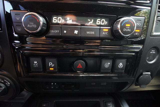 Used 2021 Nissan Titan PRO-4X w/ Pro-4x Convenience Package AWD/4WD image 21