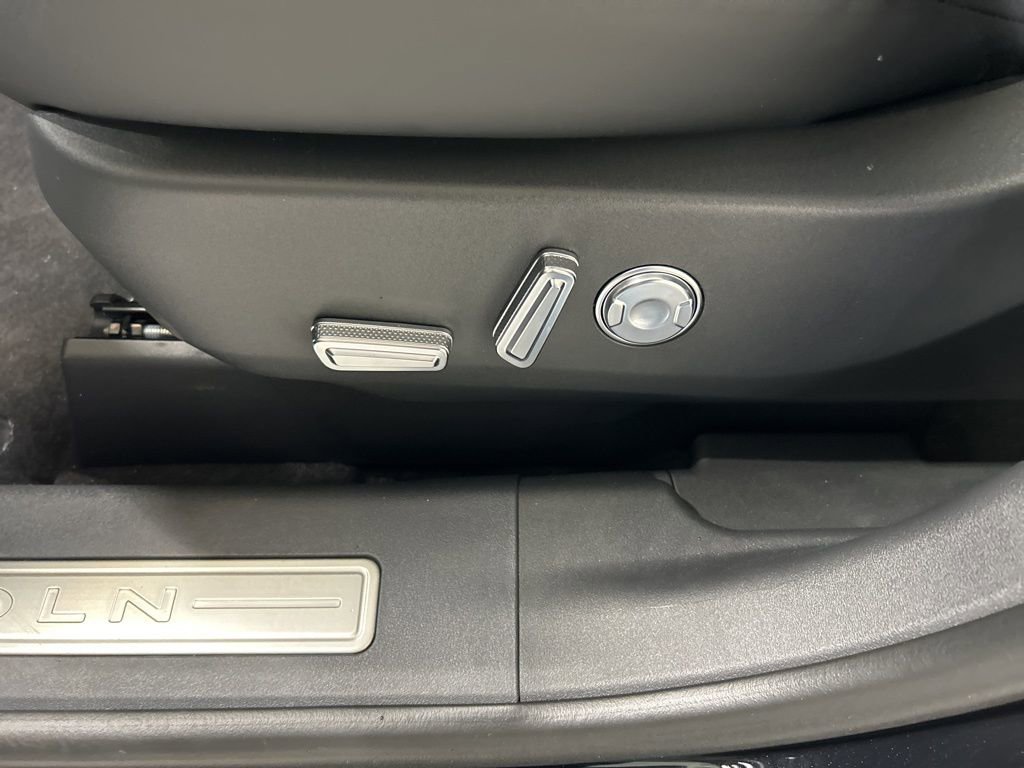 New 2026 Lincoln Nautilus Reserve w/ Jet Appearance Package image 10