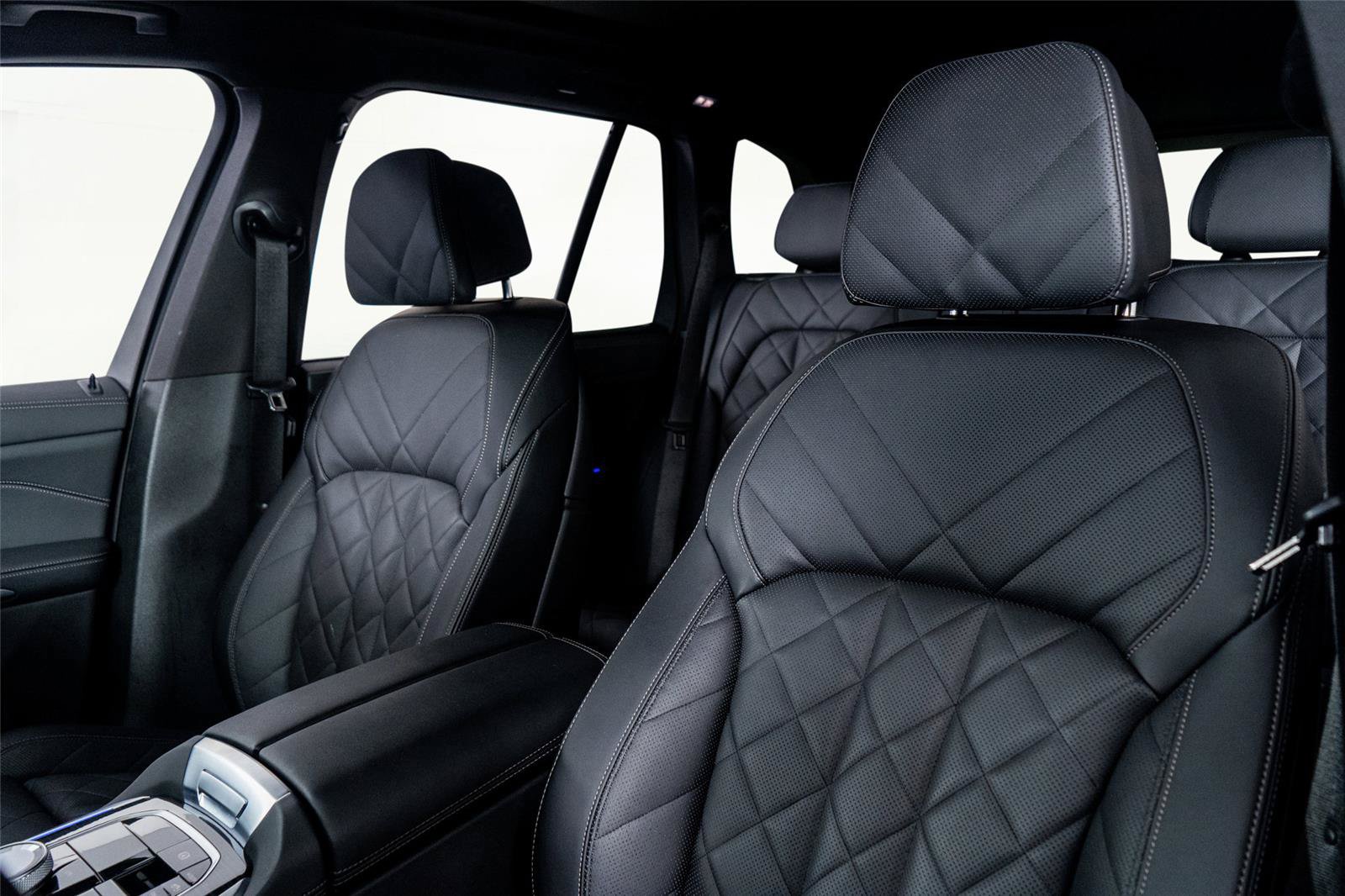 Used 2025 BMW X5 M60i AWD/4WD image 3