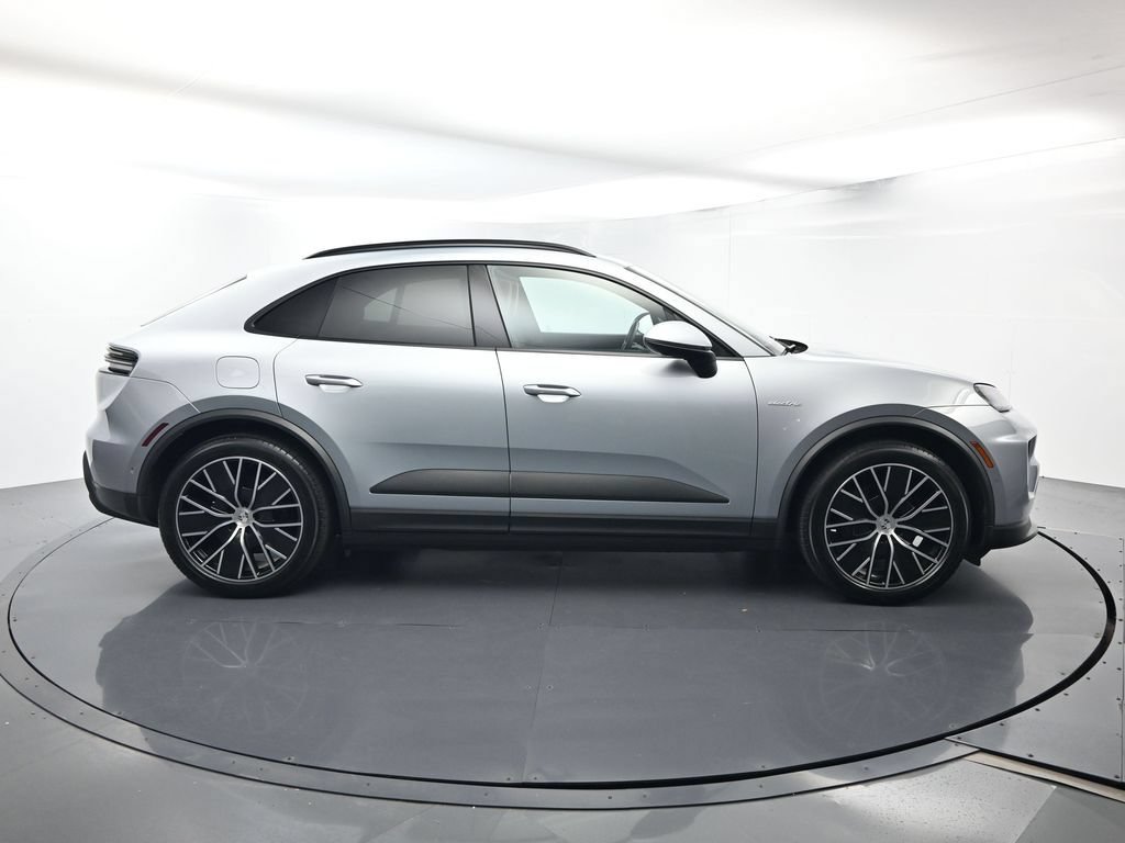 Certified 2025 Porsche Macan Electric RWD image 16