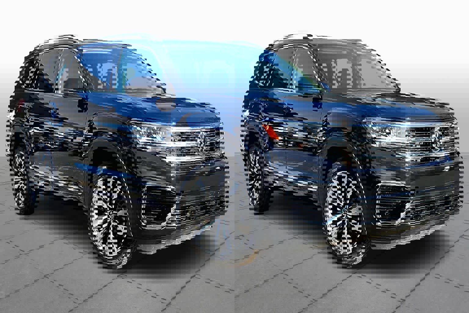 Used 2021 Volkswagen Atlas SEL Premium image 3