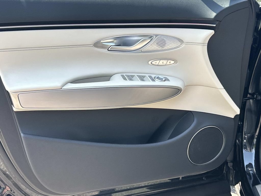 New 2027 Genesis GV70 2.5T Select AWD/4WD image 18
