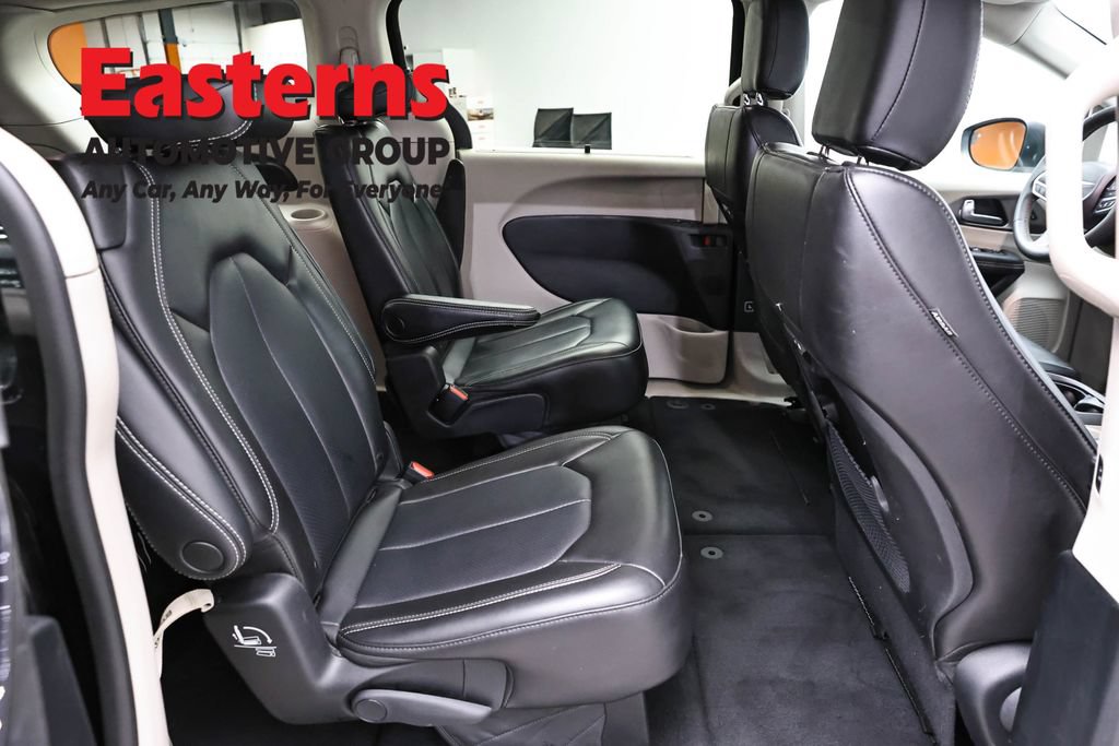 Used 2023 Chrysler Pacifica Touring-L FWD image 25