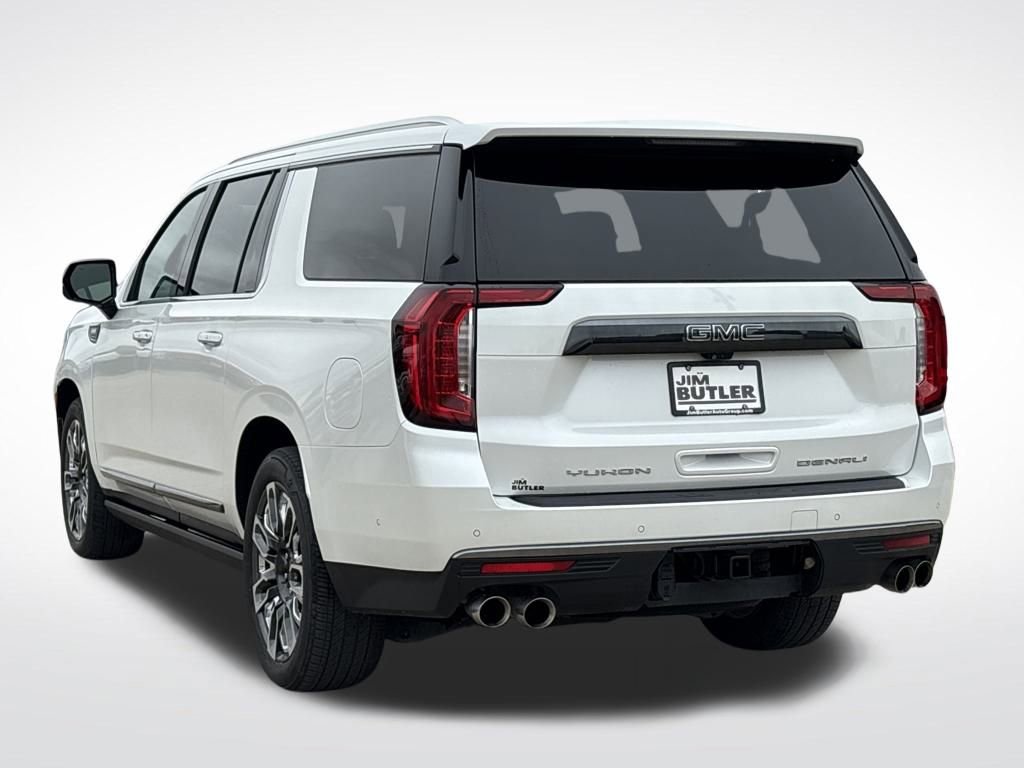 Used 2023 GMC Yukon XL Denali Ultimate AWD/4WD image 4