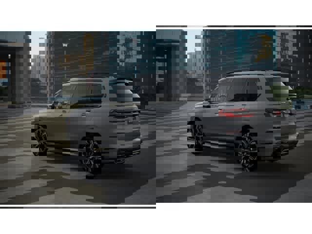 New 2026 BMW X7 M60i image 2