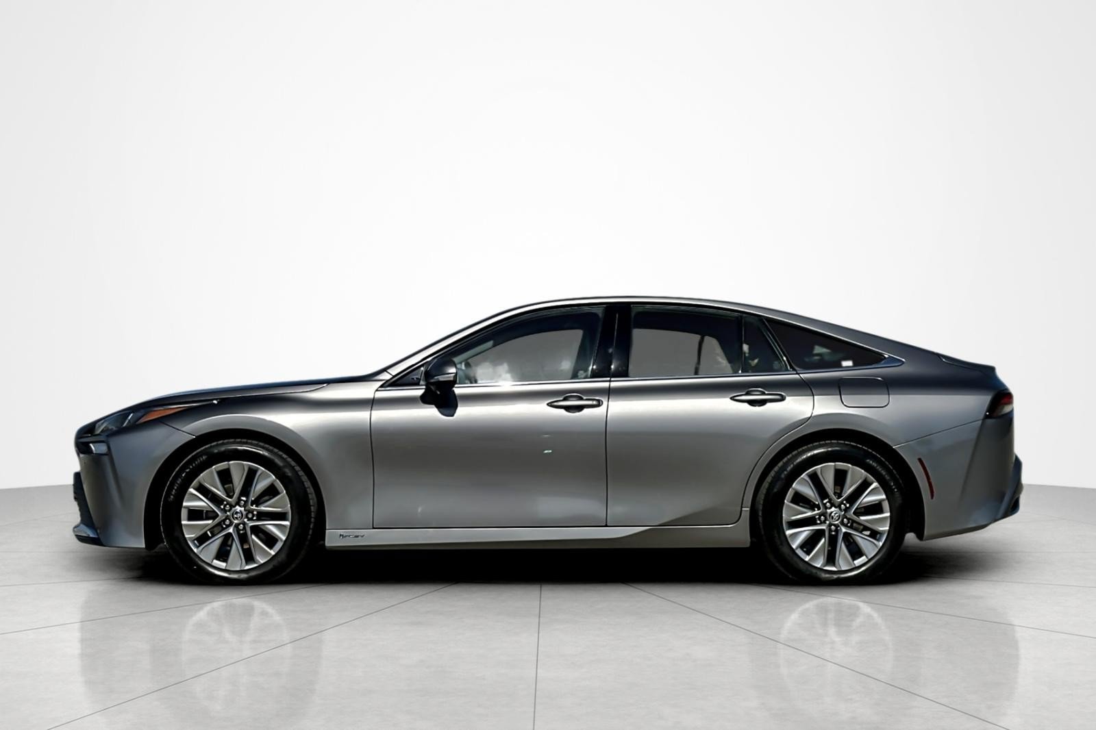 Used 2025 Toyota Mirai XLE RWD image 2