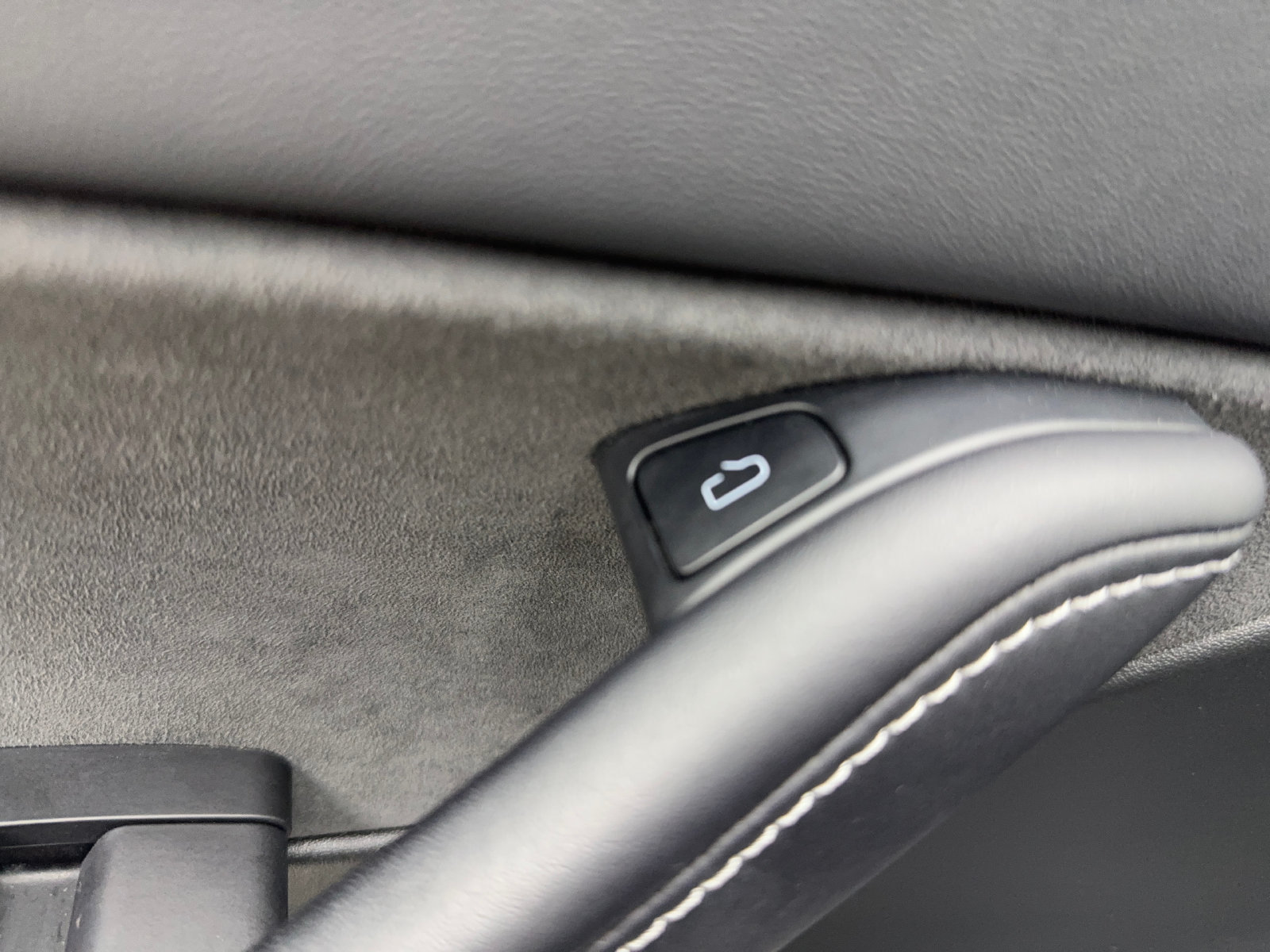 Used 2022 Tesla Model Y Performance AWD/4WD image 24