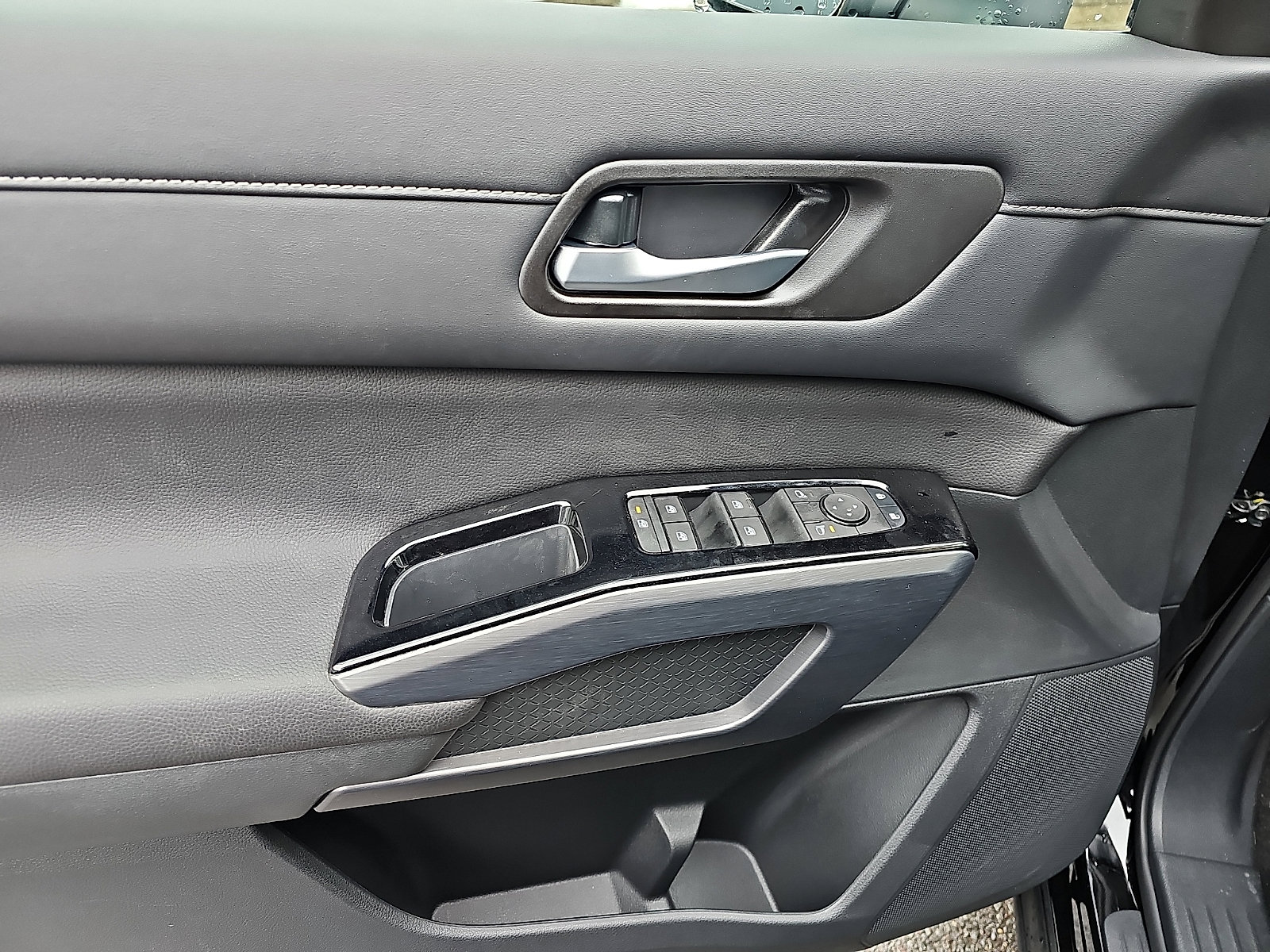 New 2026 Nissan Pathfinder SL image 8