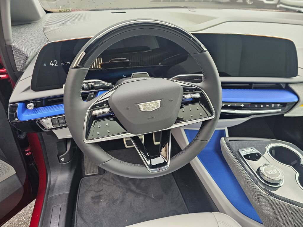 New 2026 Cadillac Optiq Luxury 1 image 25