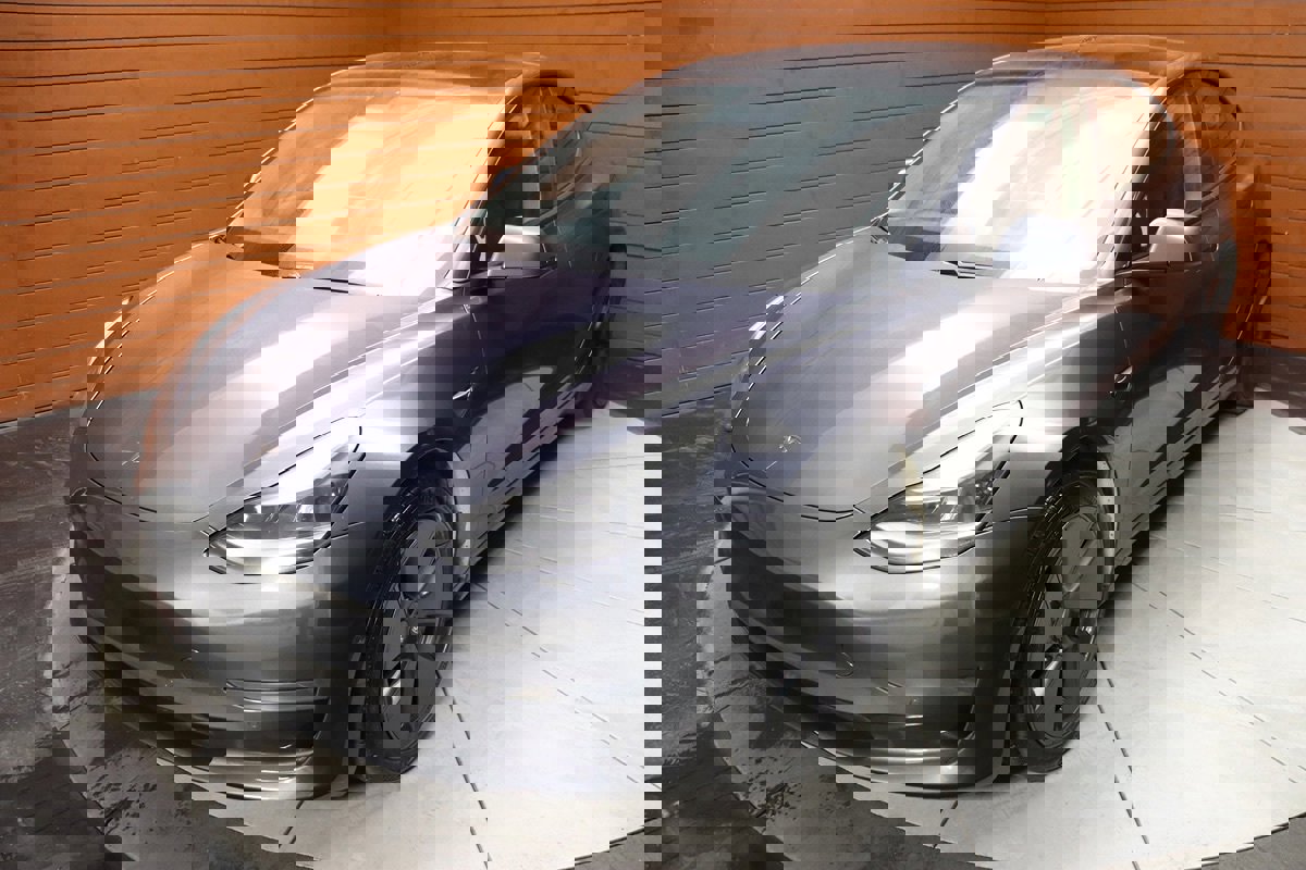 Used 2023 Tesla Model 3 Standard Range image 6