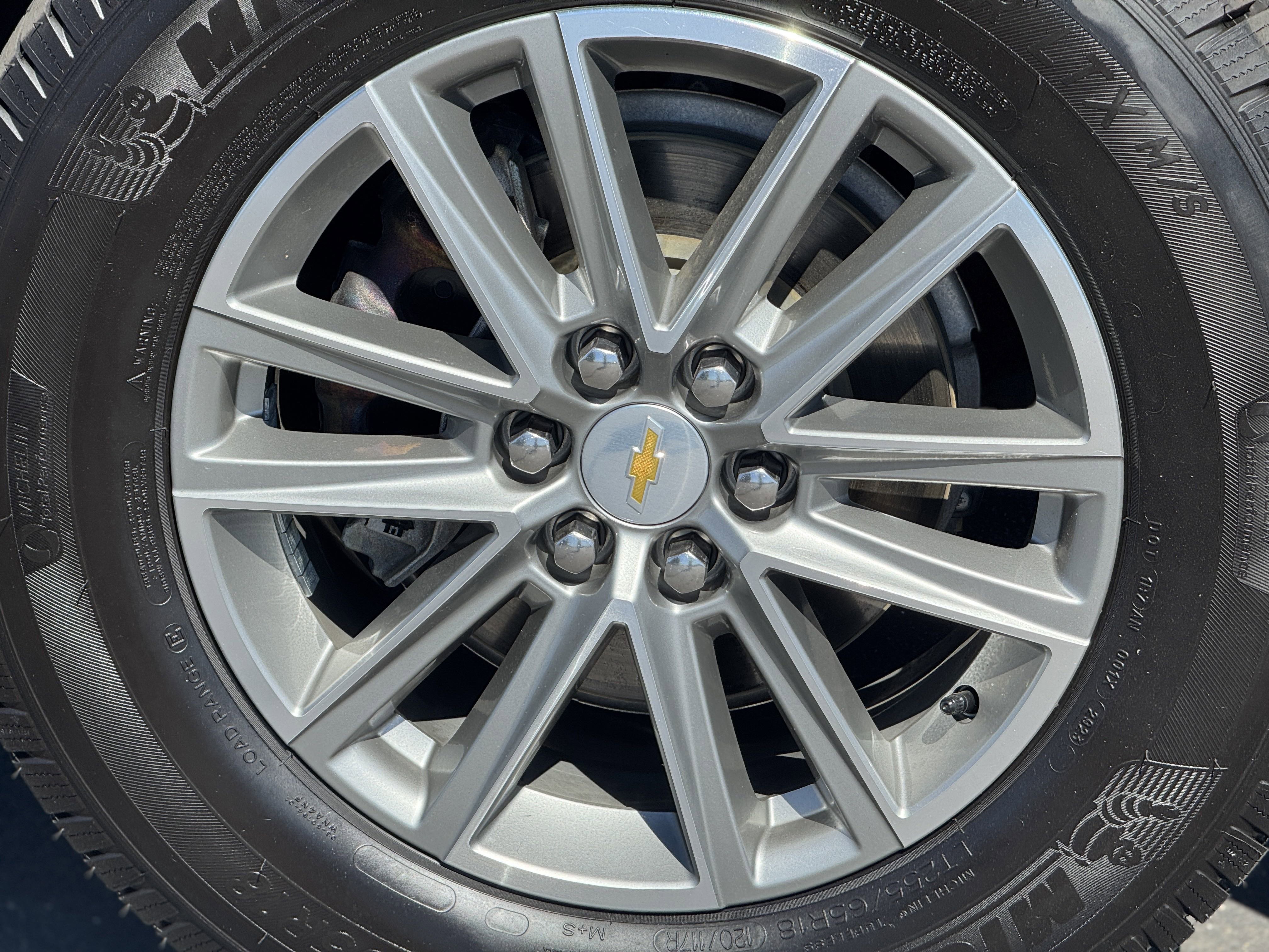 Used 2023 Chevrolet Traverse LT w/ Rear Camera Mirror Package image 7