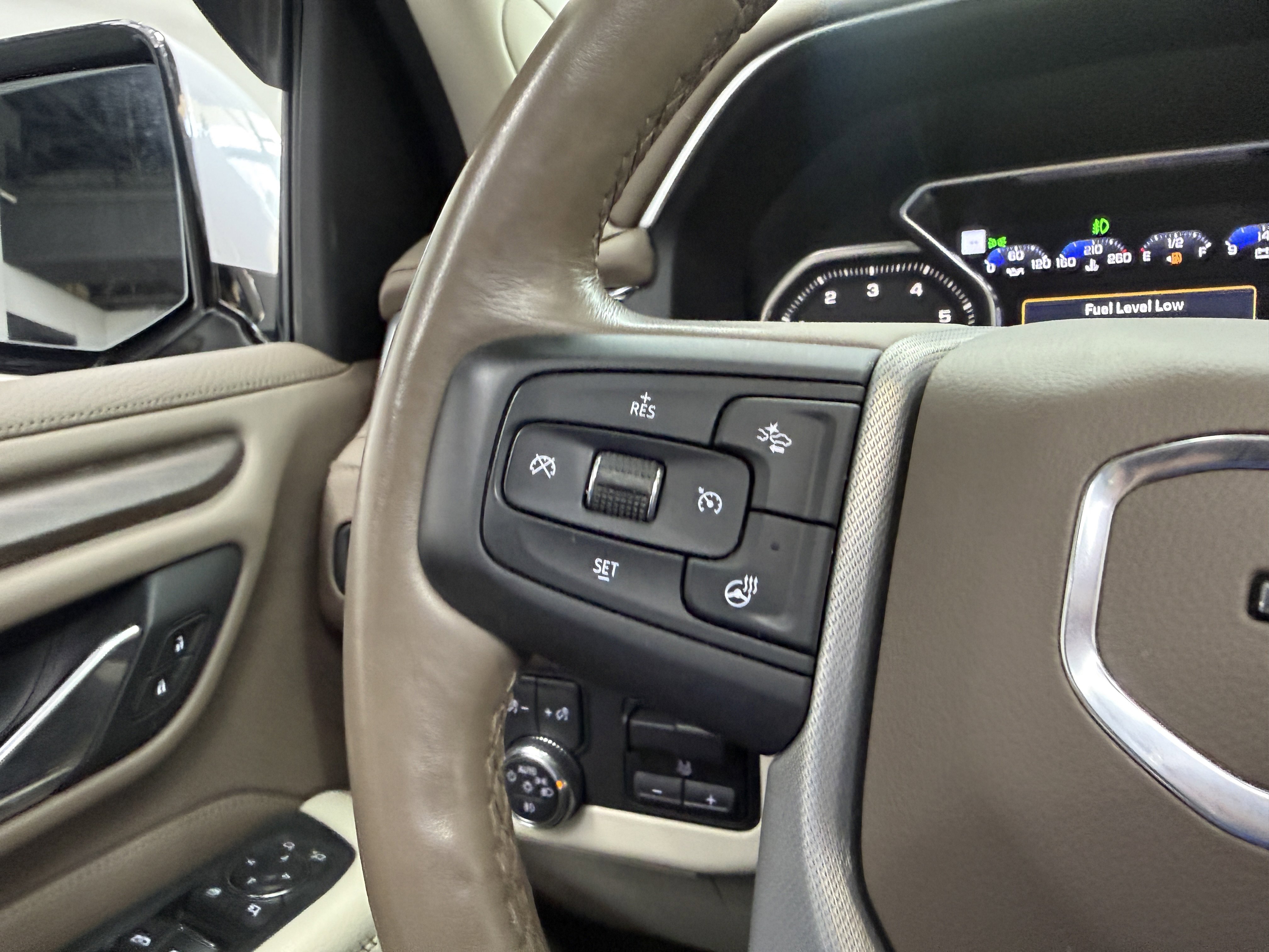 Used 2021 GMC Yukon XL Denali w/ Denali Ultimate Package AWD/4WD image 15
