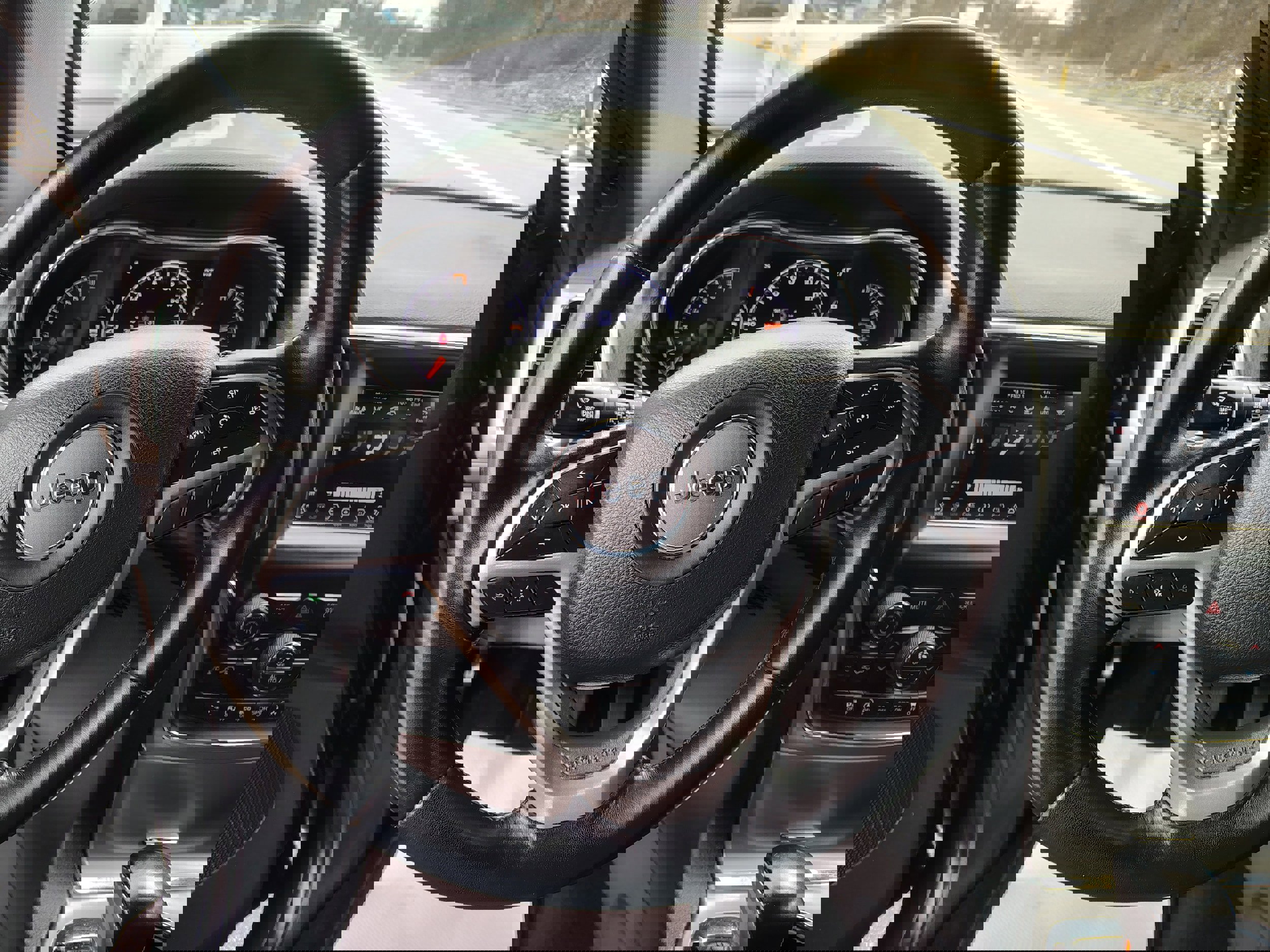 Certified 2021 Jeep Grand Cherokee Laredo image 28