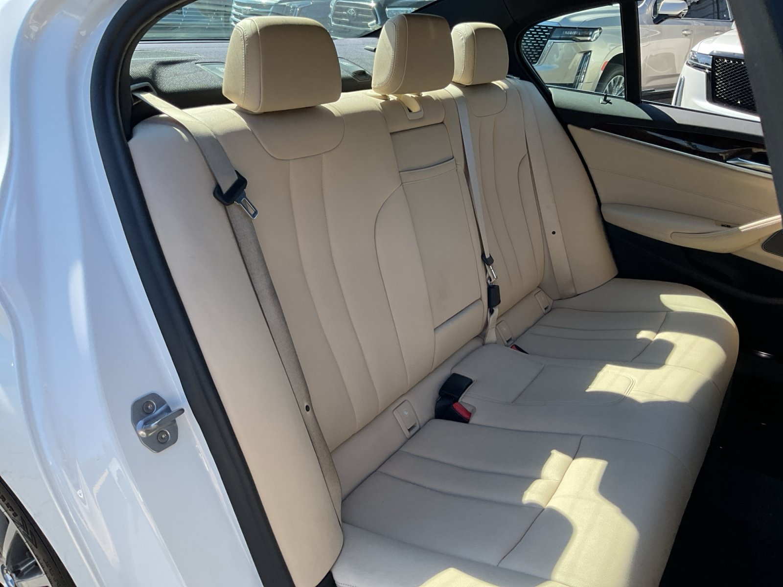 Used 2019 BMW 530e w/ Convenience Package RWD image 18