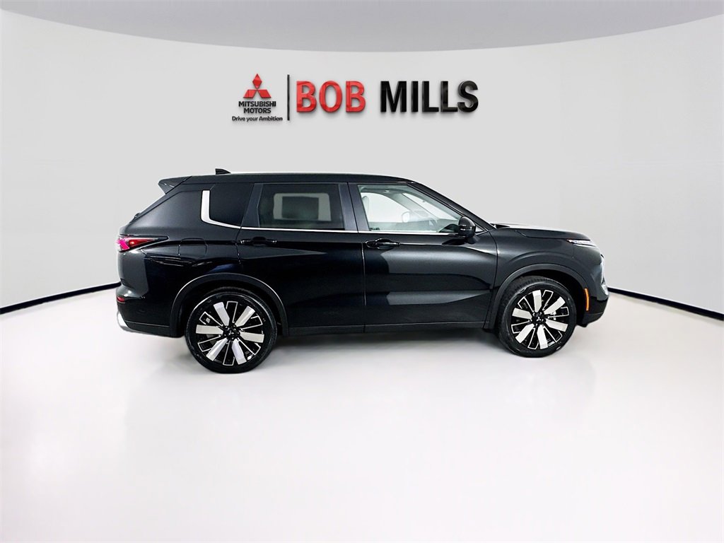New 2025 Mitsubishi Outlander SE image 8