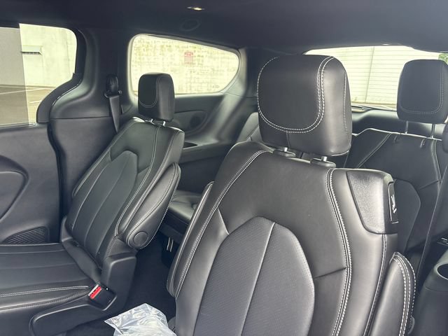 New 2027 Chrysler Pacifica Select w/ Family Tech Group FWD image 8