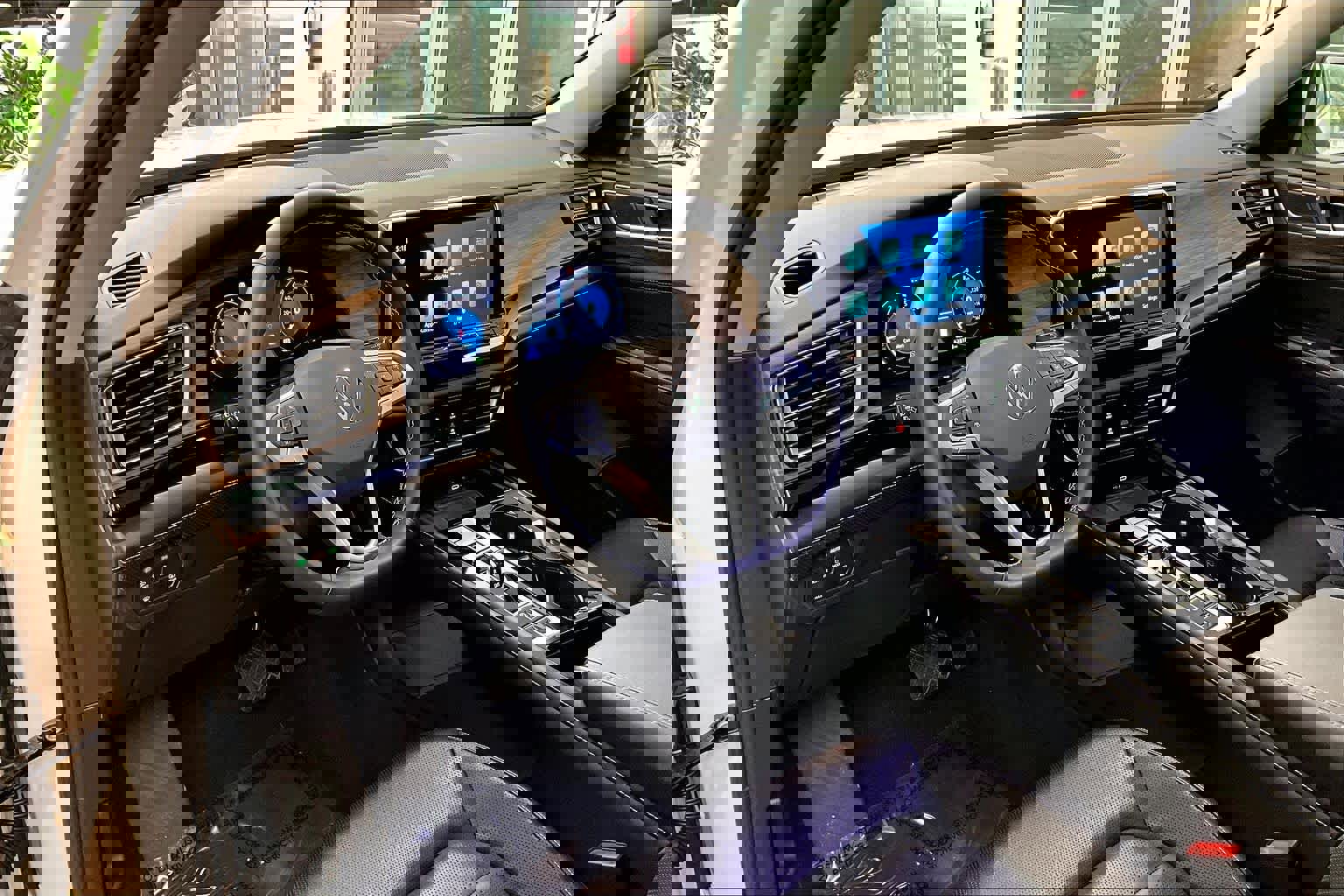 Used 2024 Volkswagen Atlas SEL image 16