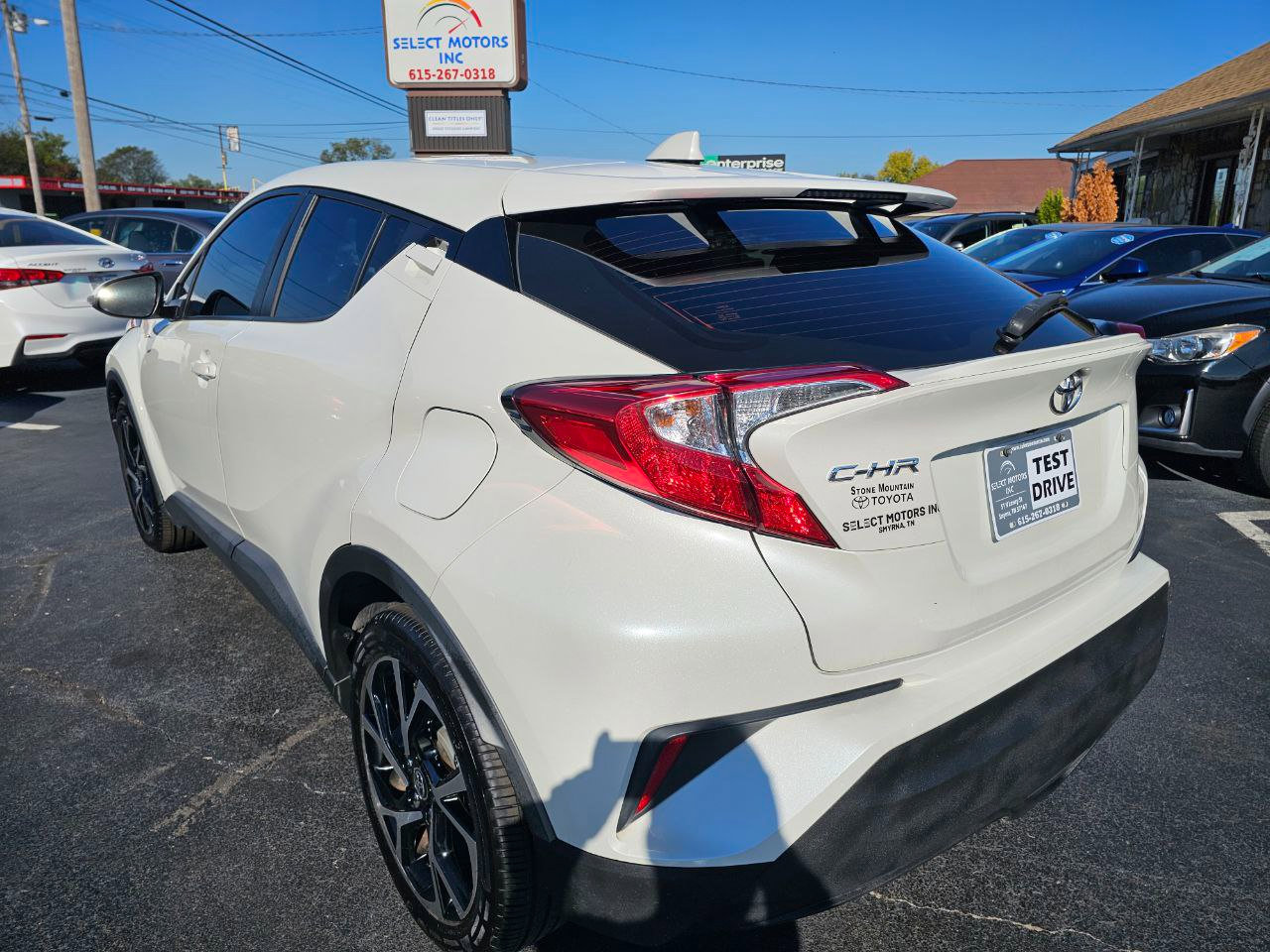 Used 2020 Toyota C-HR XLE image 4
