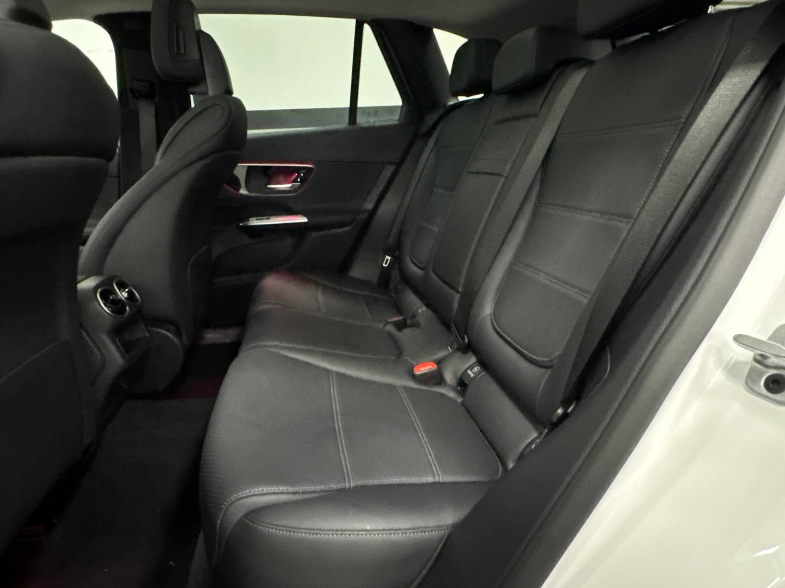 Used 2025 Mercedes-Benz GLC 350e 4MATIC image 38
