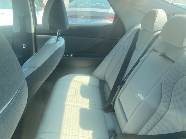 New 2025 Hyundai Elantra Limited image 32